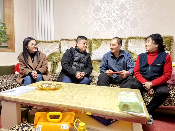 李  劉  慰問  劉喜祿.jpg